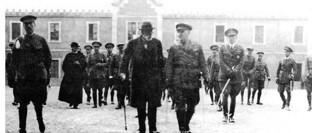 El general Agustín Luque visita el cuartel que lleva su nombre tras finalizar las obras.