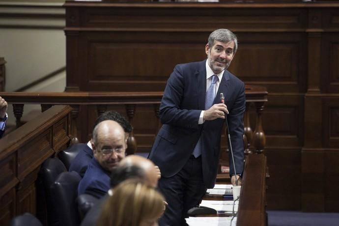 Pleno en el Parlamento de Canarias