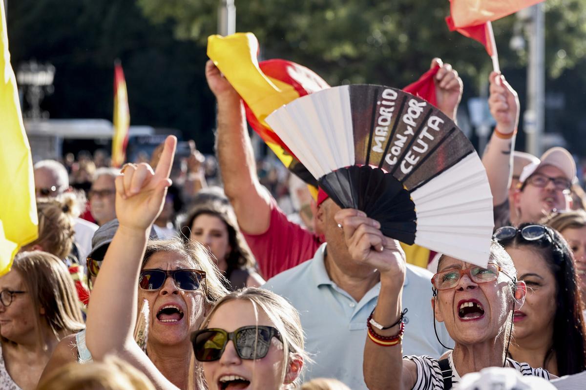 Asistentes a la manifestación con motivo del Día de Ceuta en Madrid. Asistentes a la manifestación con motivo del Día de Ceuta en Madrid.