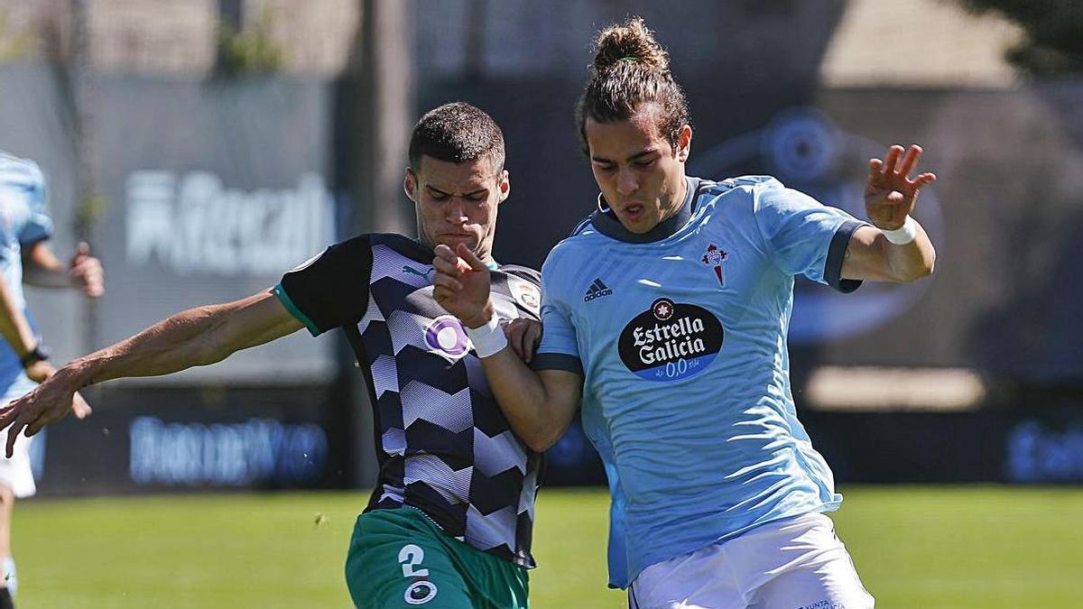 Miguel Rodríguez, en el partido de la semana pasada ante el Racing. |  // R. GROBAS