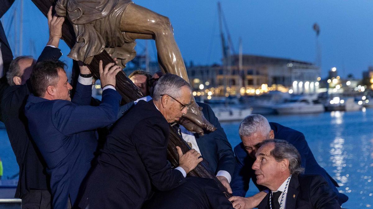 El Cristo del Mar llega al puerto de Alicante