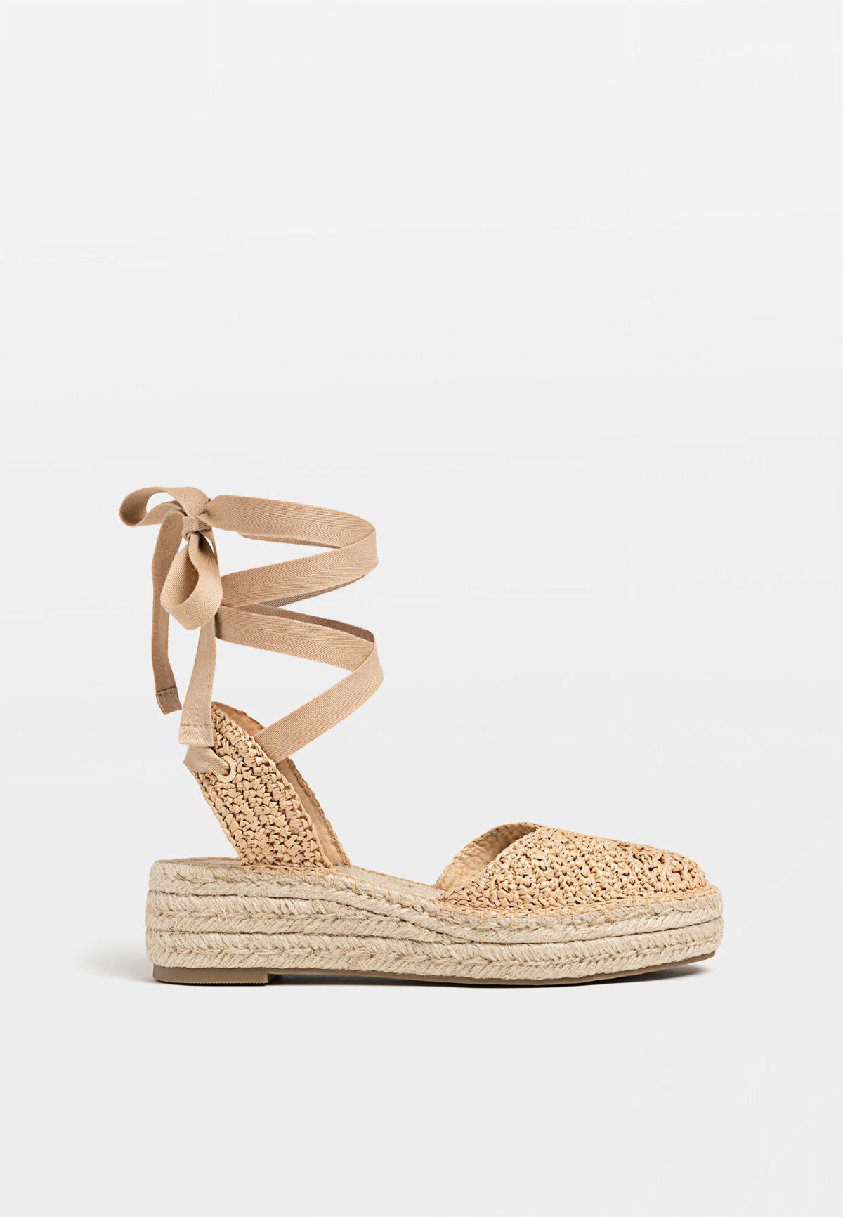 Alpargata crochet de Stradivarius (precio: 19,99 euros)