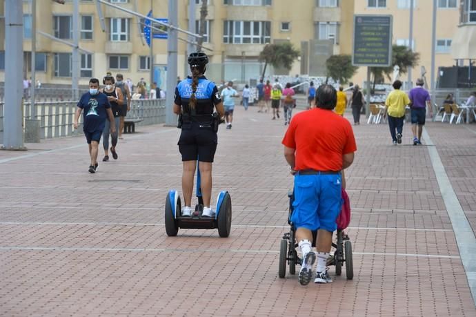 25-08-2020 LAS PALMAS DE GRAN CANARIA. Reportaje en la playa de Las Canteras (La Cícer) con las nuevas medidas Covid. Fotógrafo: ANDRES CRUZ  | 25/08/2020 | Fotógrafo: Andrés Cruz