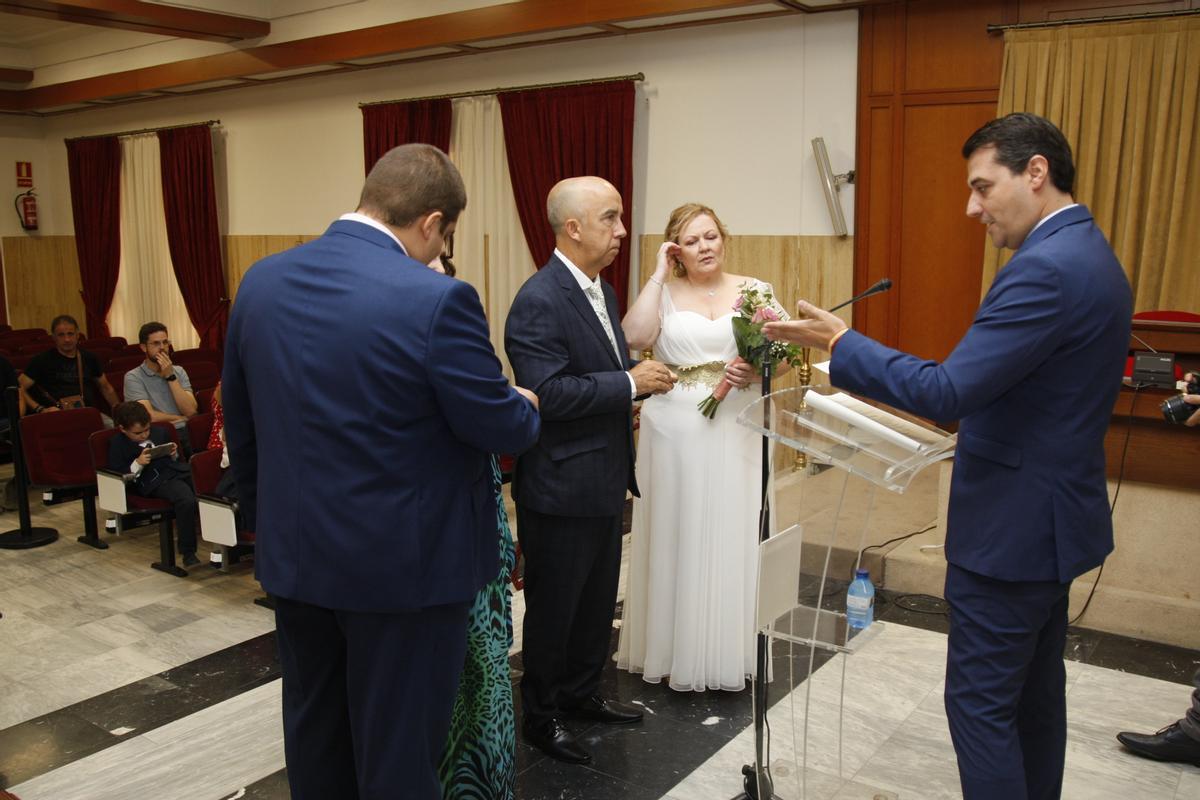 Acto de boda civil en el Ayuntamiento de Córdoba.