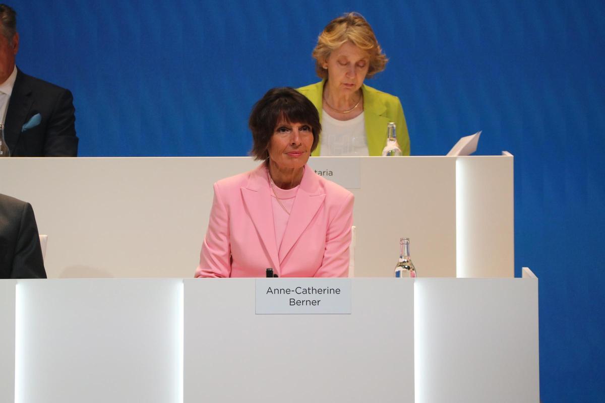 La nueva presidenta no ejecutiva de Grifols, Anne-Catherine Berner, durante la junta general de accionistas