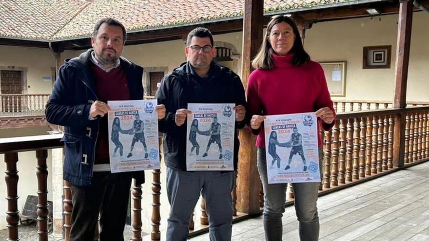 Por la izquierda, Fernando García, Marcial Fernández y Marta Veiga, ayer en el Ayuntamiento de Cangas del Narcea. |