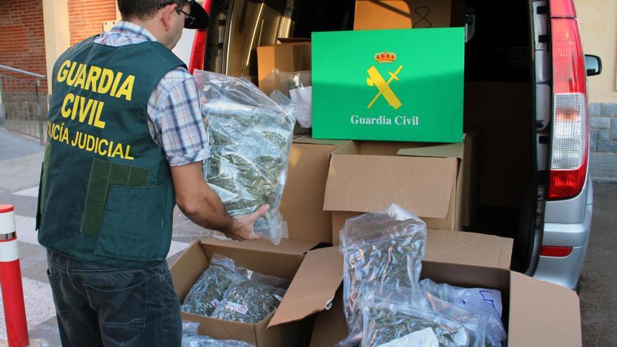 La Guardia Civil desmantela una organización criminal dedicada al tráfico de internacional de hachís y marihuana asentada en Murcia y Alicante