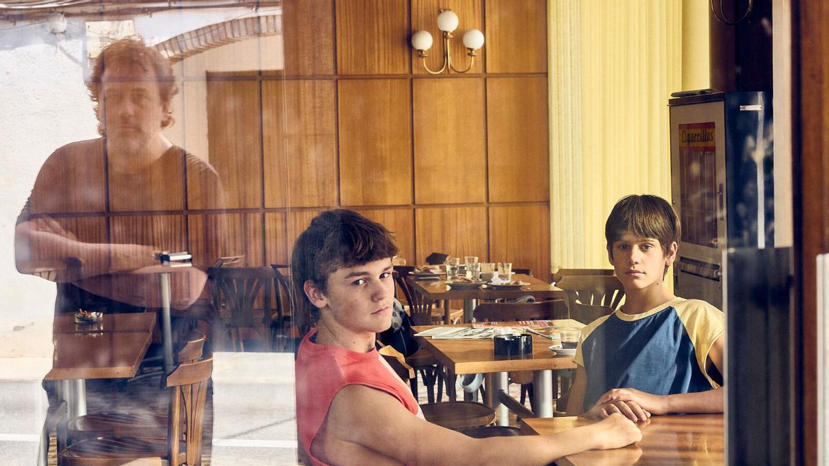 Isaki Lacuesta durant el rodatge a Banyoles del film 'El fons de l’estany', amb producció de Sandra Hermida, Belén Atienza i J.A. Bayona