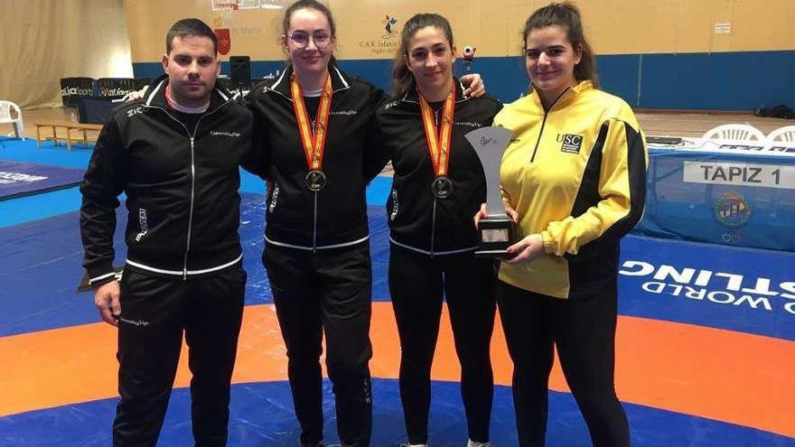 Rubén Méndez, Noelia Lalín, Nerea Pampín y Judit Varela posan tras el campeonato murciano.