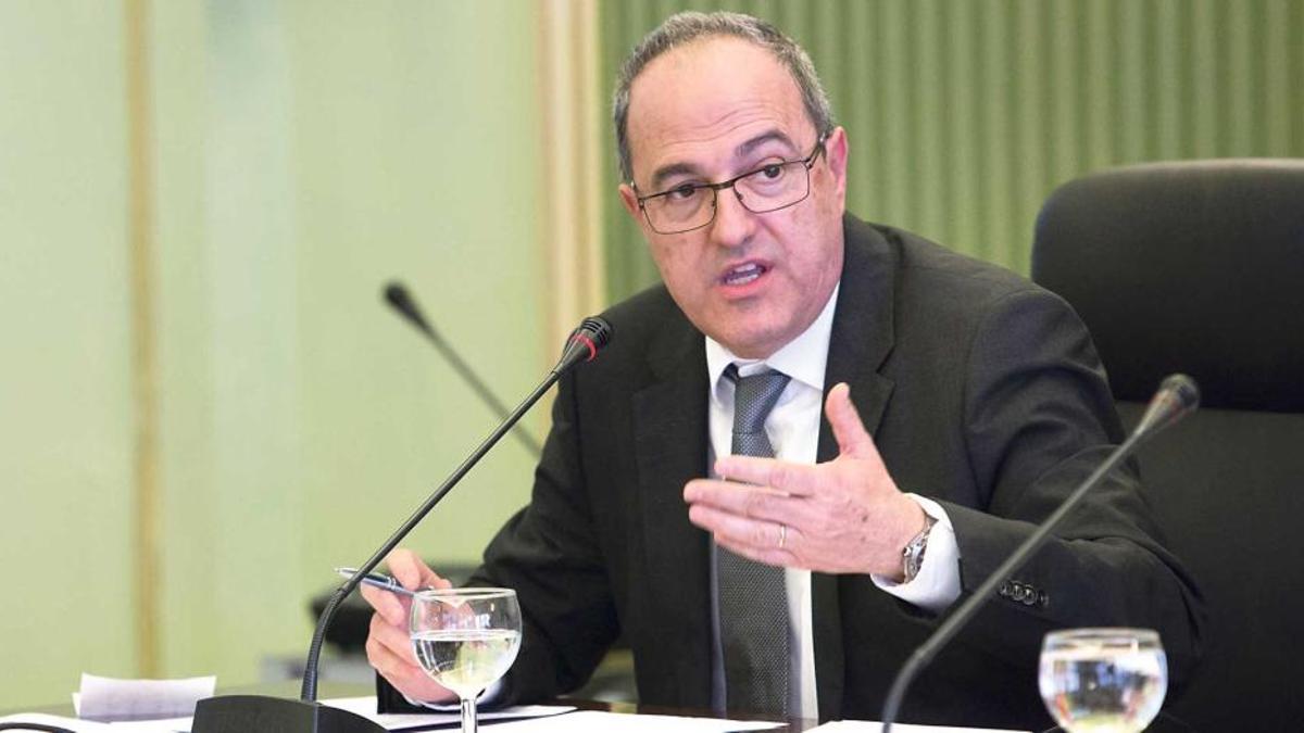 El director general de IB3, Josep Codony, en una comisión parlamentaria.