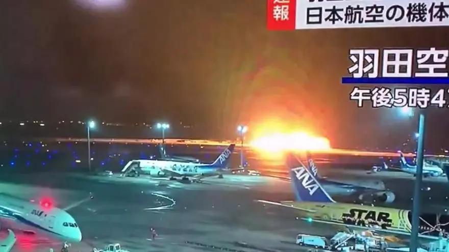 Cinc morts en un xoc entre dos avions a Tòquio