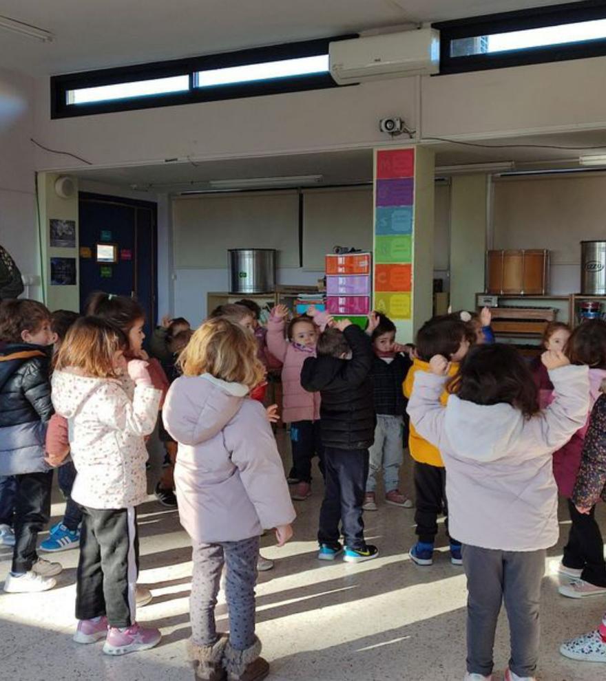 El «verd fluo» impregna  el CEIP Azorín Monòver