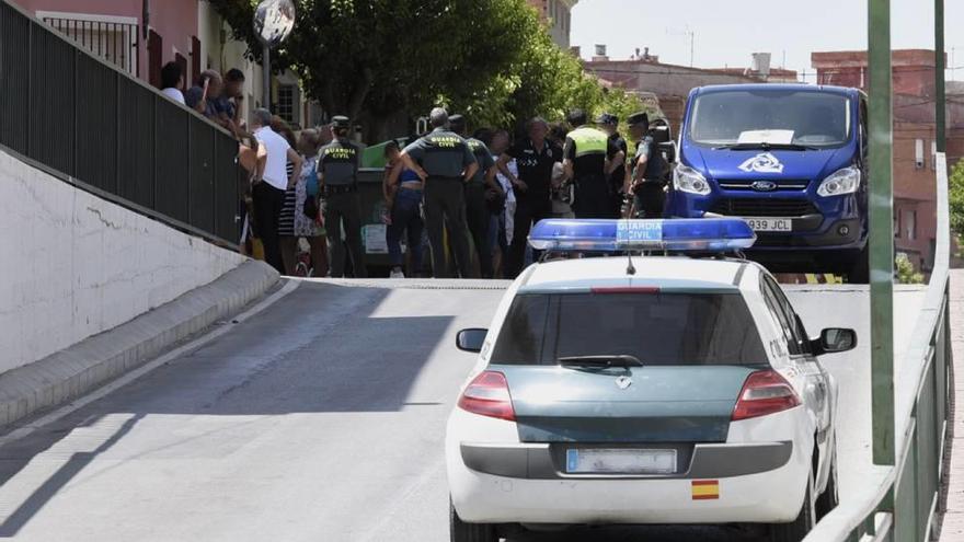 El accidente tuvo lugar al final de una rasante en la avenida de Colón de Alguazas.