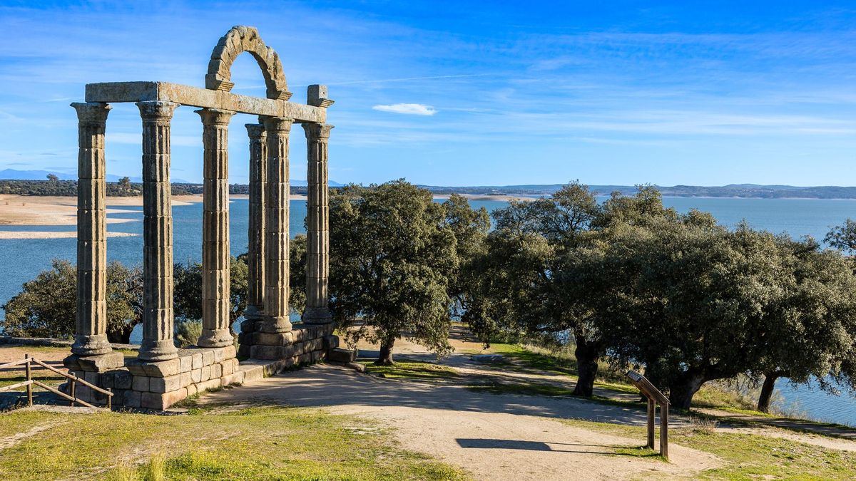 El yacimiento arqueológico de Cáparra está perfectamente habilitado para la visita.