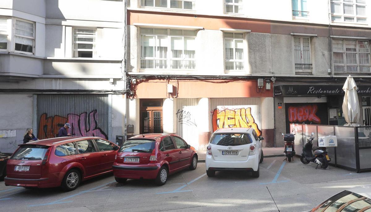 Oleada de grafitis la misma noche en seis bajos de Nicomedes Pastor Díaz Oleada de grafitis la misma noche en seis bajos de Nicomedes Pastor Díaz