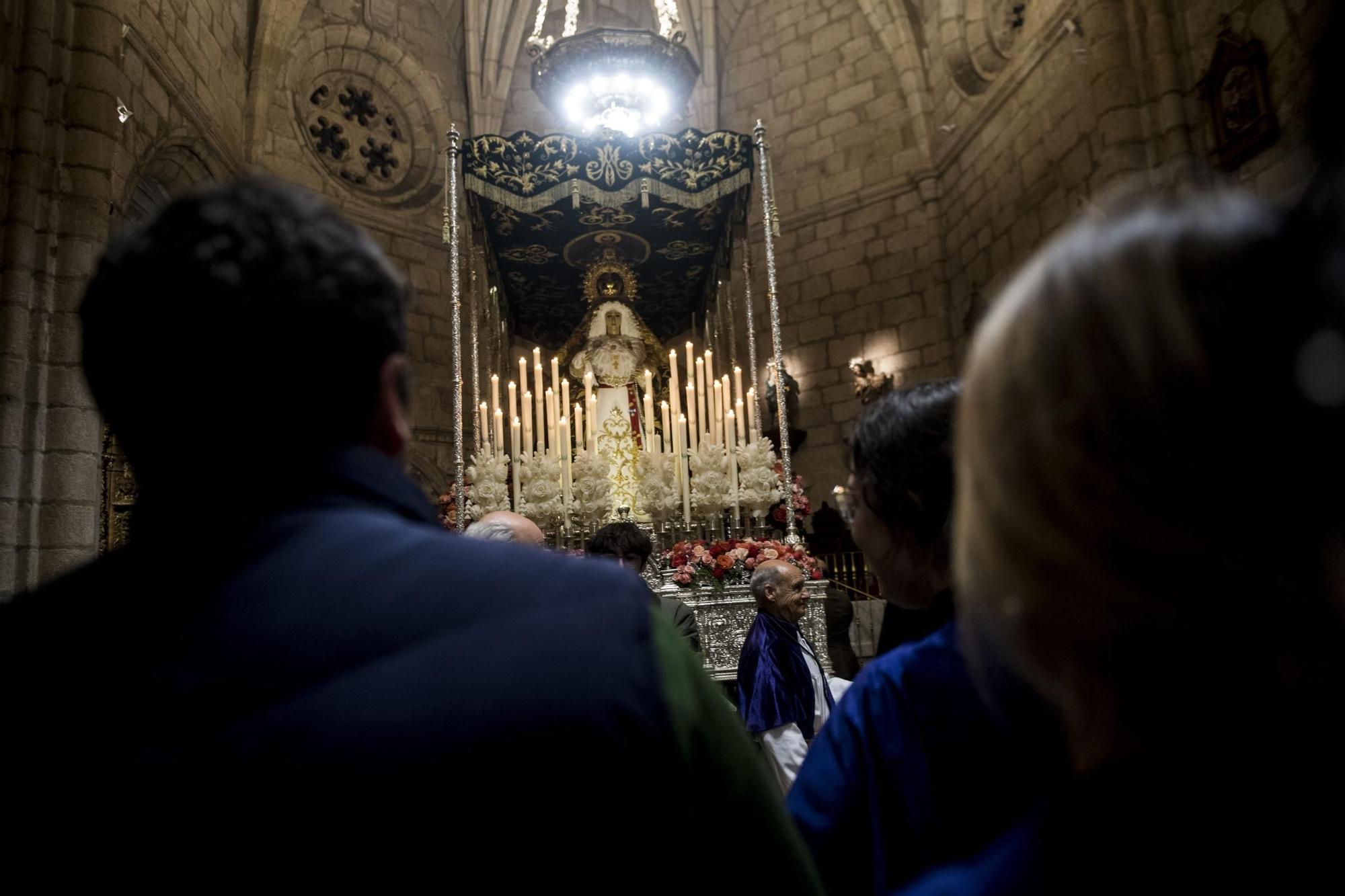 Desconsuelo en la suspensión de la procesión de la Esperanza en Cáceres