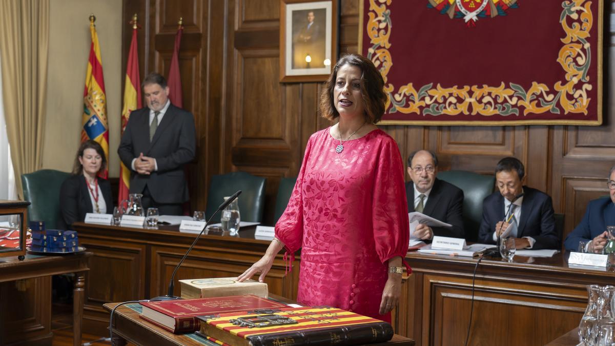 Emma Buj, durante la toma de posesión como alcaldesa de Teruel, este sábado.