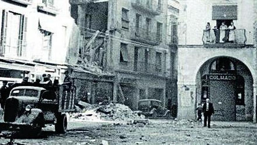 Bombardejos a la plaça de l&#039;Ajuntament.