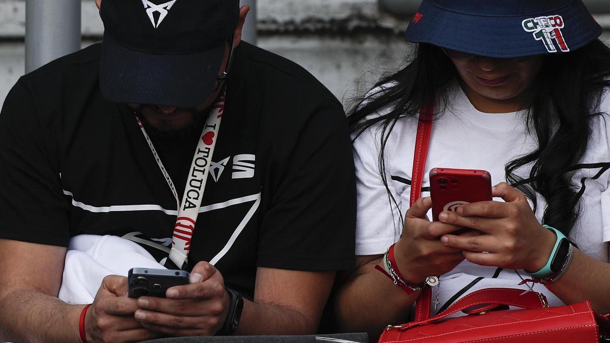 Un estudio relaciona el uso compulsivo de las redes sociales con menor bienestar en los jóvenes