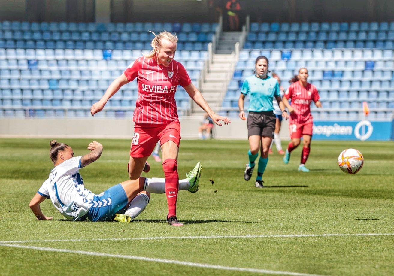 Partido futbol UDG Tenerife-Sevilla de Primera Iberdrola liga femenina