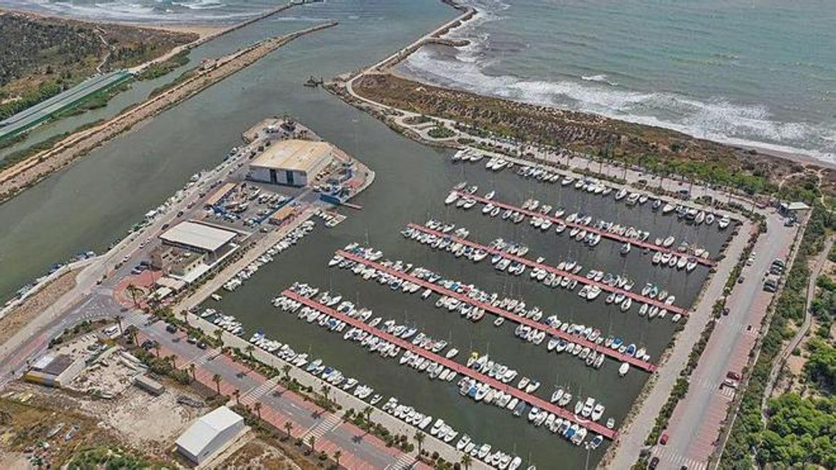 Panorámica aérea del Puerto Deportivo de Guardamar junto a la desembocadura del Segura