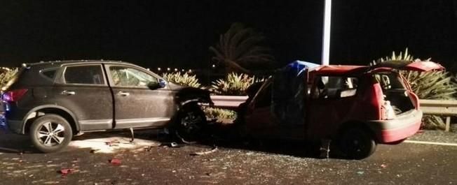 Un muerto y dos heridos graves en una colisión frontal en Lanzarote