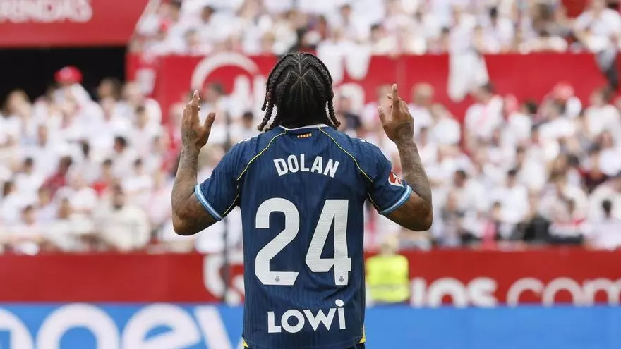 ¡Dolan la enchufó hasta el fondo de la red para dejar en silencio el Sánchez Pizjuán!