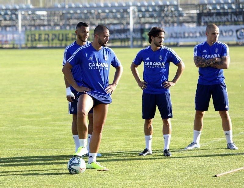 Entrenamiento del Real Zaragoza previo al partido de mañana