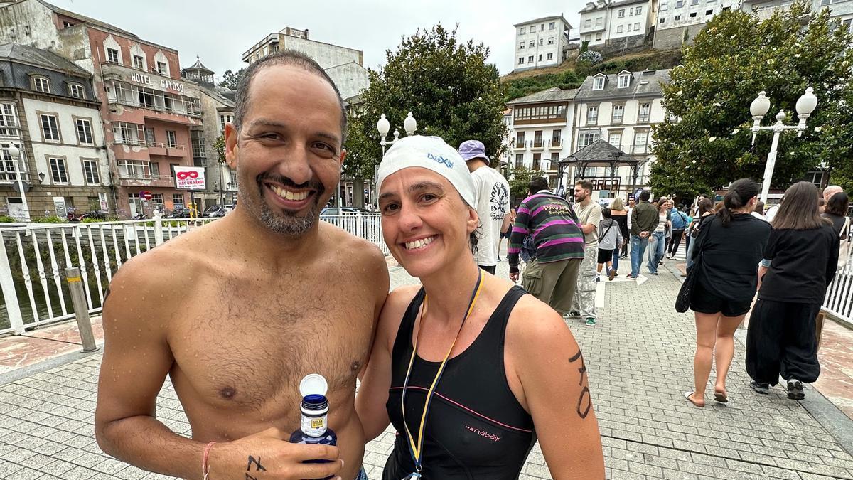 Shahved Katoch y Marta Mateos, tras hacer la prueba de natación.
