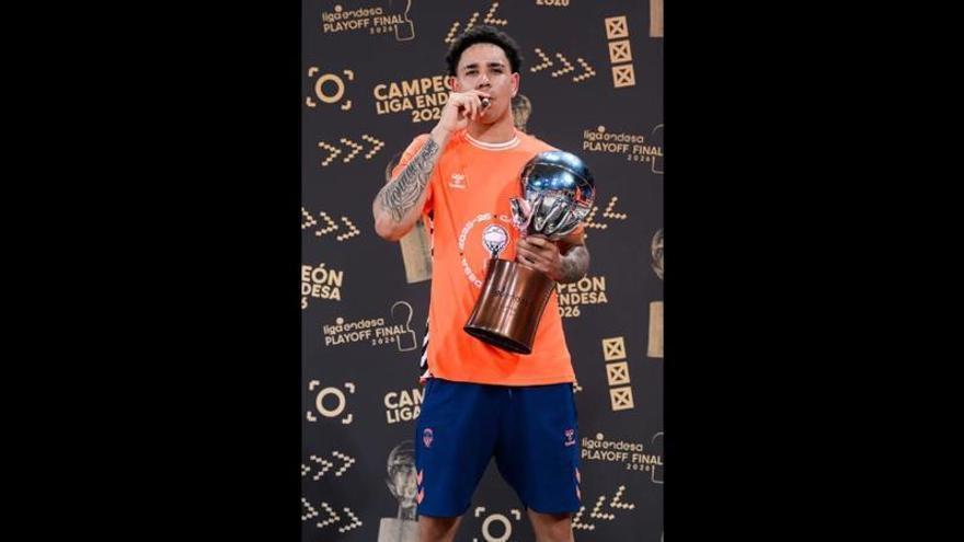 Así posan con el título los jugadores de Valencia Basket