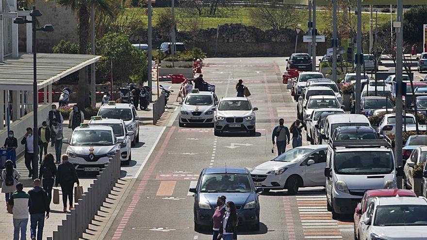 No se han registrado colas de coches en los parkings. | GUILLEM BOSCH