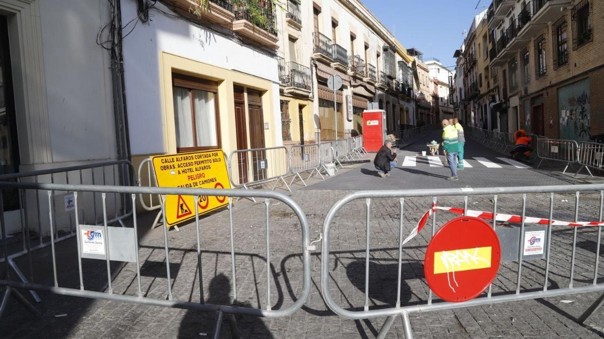 Corte por obras en la calle Alfaros, en una imagen de noviembre de 2024.