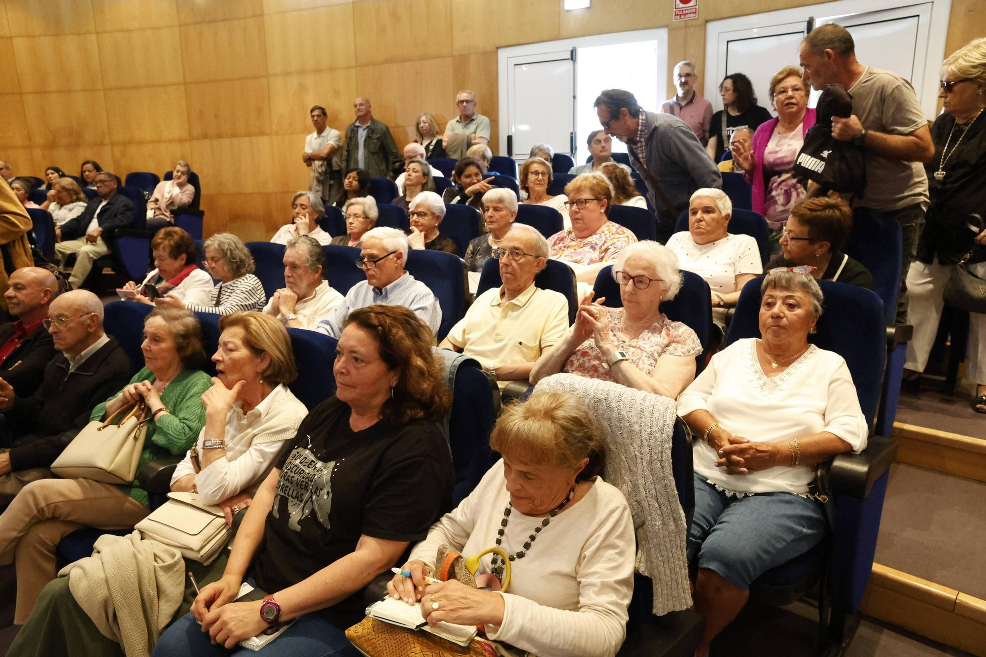Barbón se abre en Gijón sobre su fe católica (en imágenes)