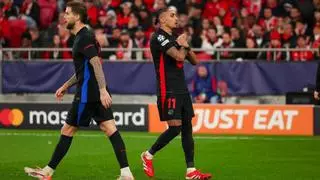Raphinha y Szczesny encienden la luz en el infierno de Lisboa