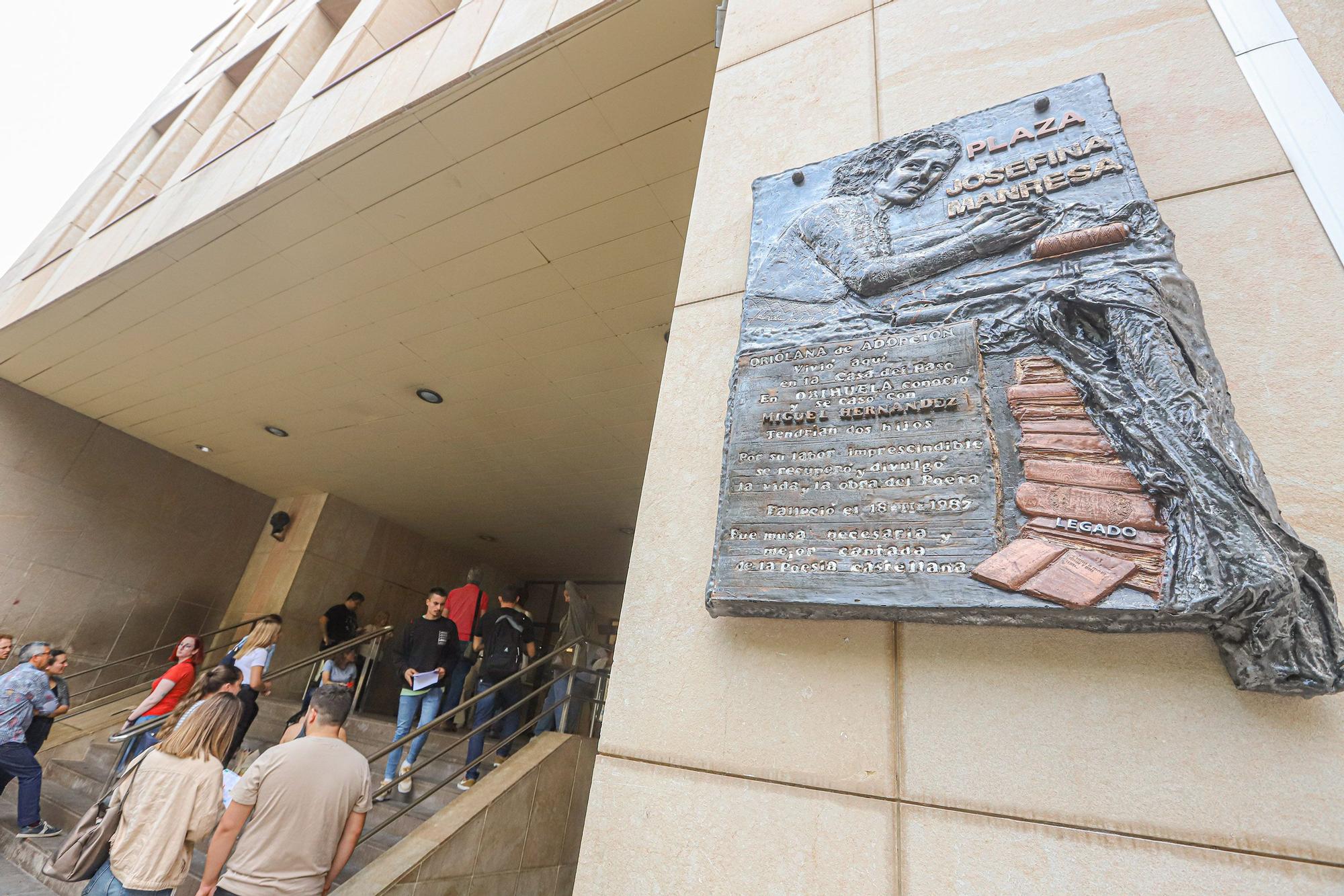 Orihuela le dedica una plaza en homenaje a Josefina Manresa