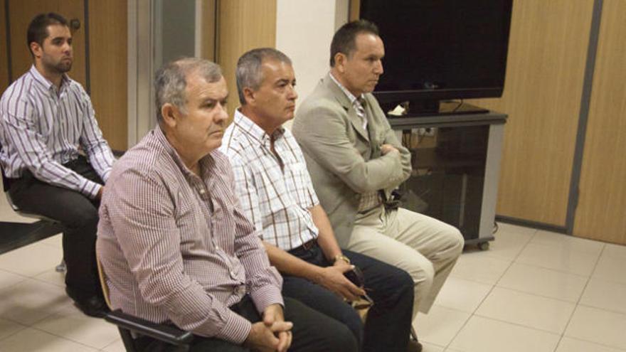 Imagen del juicio celebrado el pasado mes de noviembre contra Pérez (i), Cabrera (c) y Perdomo (d). | fuselli
