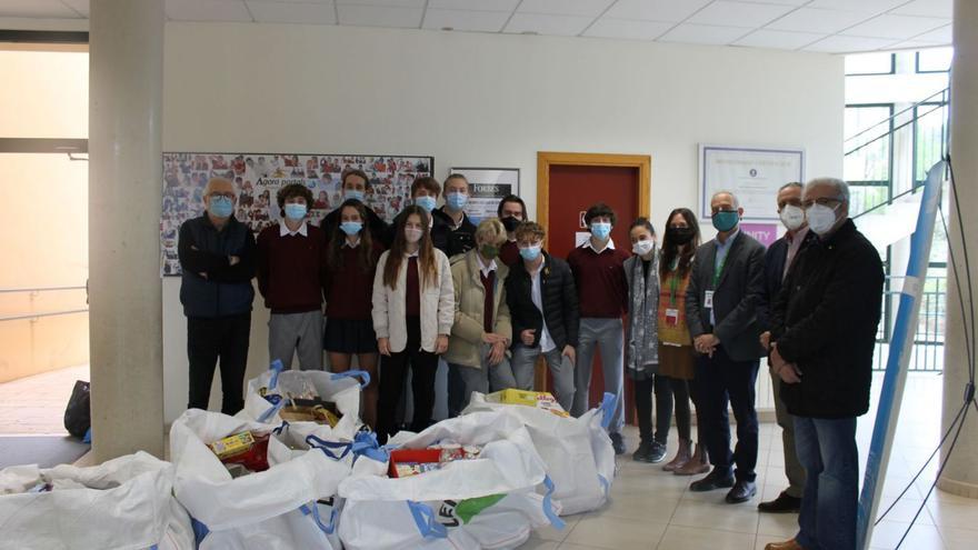 Alumnos de un colegio de Calvià recogen alimentos para los más necesitados