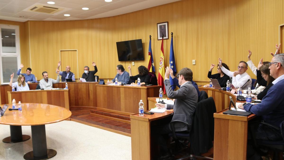 Unanimidad en el pleno de San Antonio de Benagéber para exigir al Consell que instale más farmacias en el municipio.
