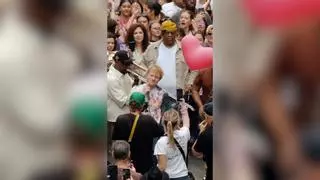 Ed Sheeran presenta su nueva canción en un desfile sorpresa por las calles de Nueva Orleans