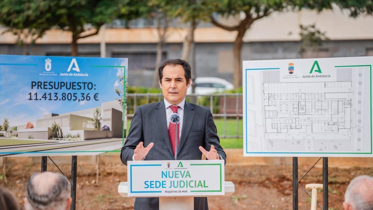 El consejero de Justicia, Administración Local y Función Pública de la Junta de Andalucía, José Antonio Nieto, durante el acto de colocación de la primera piedra de la nueva sede judicial de Roquetas de Mar (Almería)