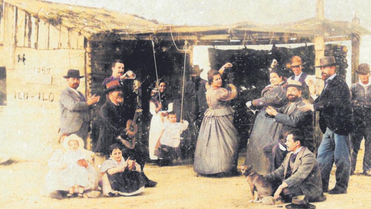 Bailando peteneras en el lugar conocido por `Ilo-Ilo´ (Torrevieja, 1897). / Colección de F. Sala