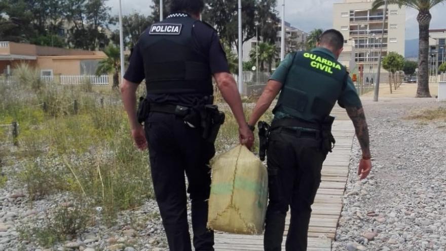 La Policía Local de Moncofa detectó el alijo y la Guardia Civil asume la operación antidroga