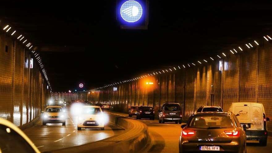 En torno a 20.000 vehículos en cada sentido atraviesan el túnel de Beiramar cada día. // Ricardo Grobas