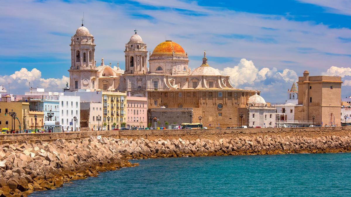 Uno de los paseos marítimos más bonitos de España en una de las ciudades más bellas