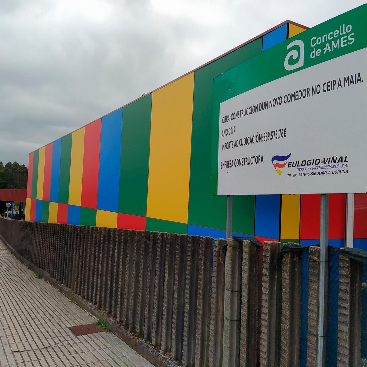 El nuevo comedor del CEIP A Maía de Bertamiráns, que terminarán antes del próximo 5 de mayo. Foto: CG