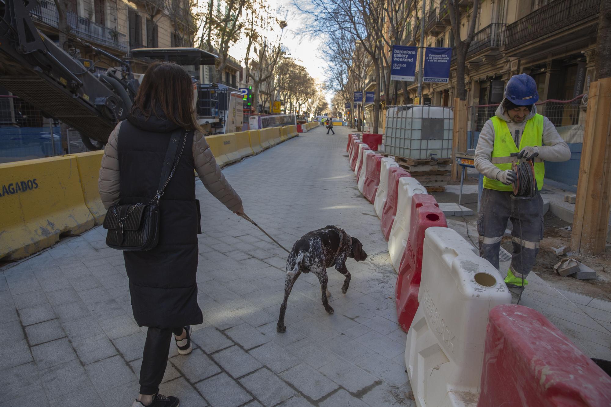 Vista de Consell de Cent entre Balmes y paseo de Gràcia, a punto de entrar en una fase de las obras de la 'superilla'.