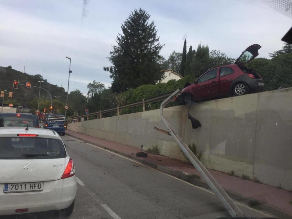 Aparatós accident de trànsit sense ferits a Girona