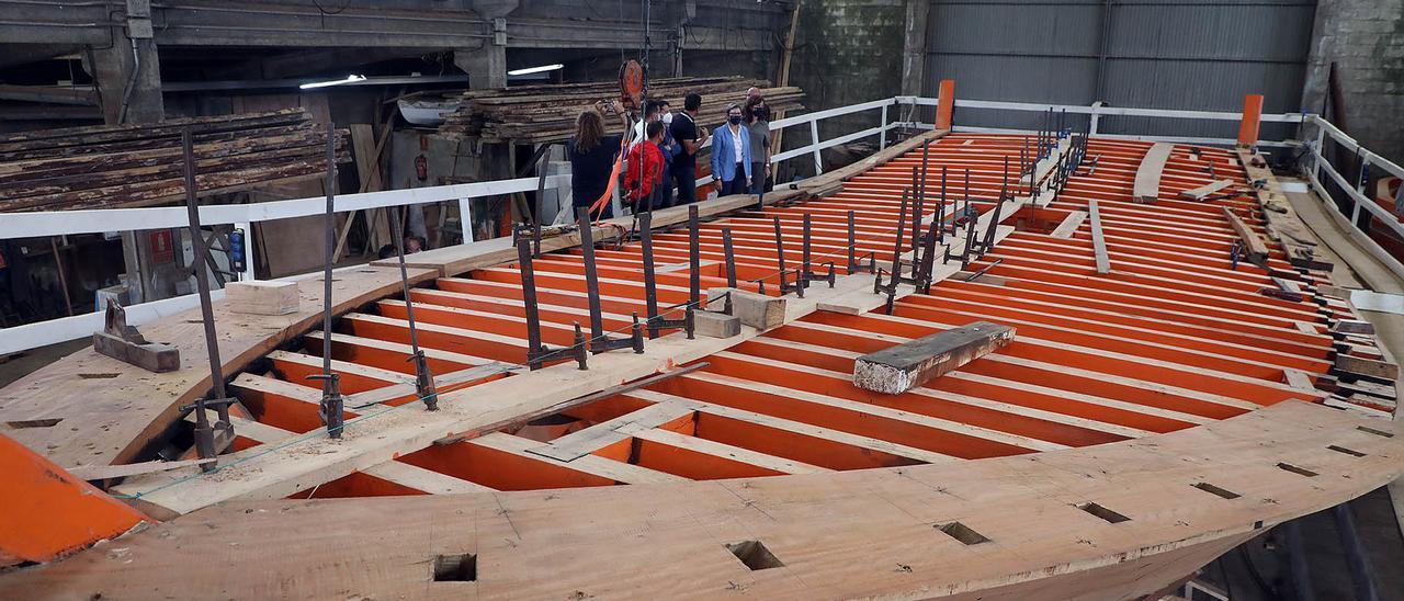 Uno de los barcos en construcción en Astilleros Catoira (Rianxo).