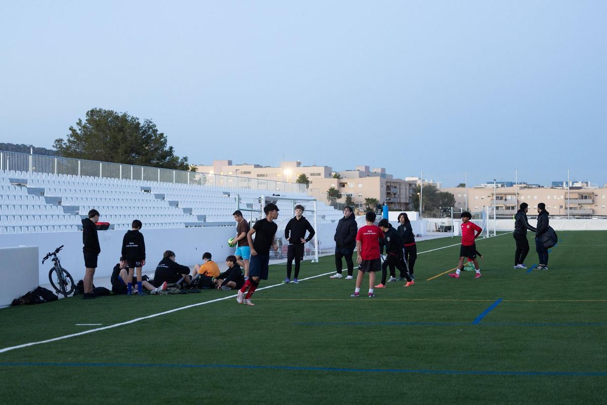 Mira las imágenes del primer entrenamiento del Club de Rugby Ibiza en el Estadio Municipal Es Putxet