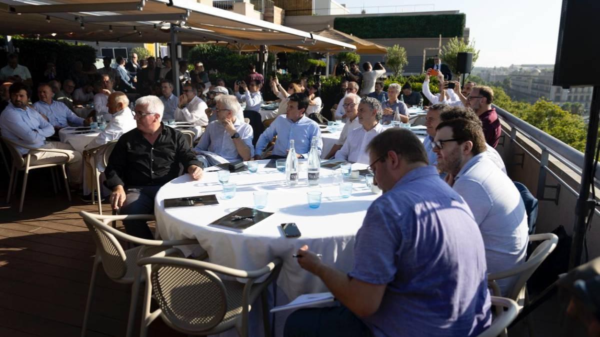 Imagen de los asistentes al acto Suma Barça